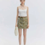Skirt Mini Bertali Kedesaan dengan Kemasan Bertekstur