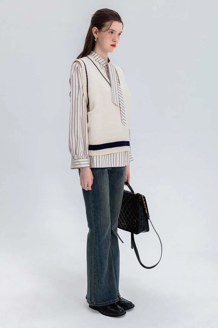Baju Sweater Klasik dan Duo Baju Belang Pin untuk Penampilan Kasual Pintar