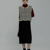 Sleek Mid-Length Skirt with Belt Detail for Timeless Elegance