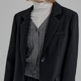 Tailored Single-Breasted Blazer with Notch Lapels and Flap Pockets