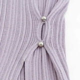Bahagian Atas Knit Ribbed yang bergaya dengan Perincian Leher V dan Gancu Sisi