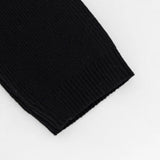 Áo dệt kim cut-out sang trọng với chi tiết cà vạt – Một nét mới mẻ về sự thanh lịch thường ngày
