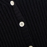 Keselesaan Bergaya: Cardigan Klasik dengan Tekstur Lembut dan Keanggunan Button-Down