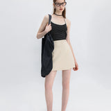 Keanggunan Bersulam: Skirt Mini Bunga Bergaya