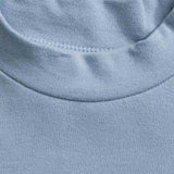 Áo thun cotton cổ tròn cổ điển với họa tiết mềm mại