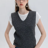V-Neck Knit Vest Tanpa Lengan dalam Kelabu Arang