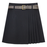 Skirt Mini berlipat dengan Tali Pinggang Logam